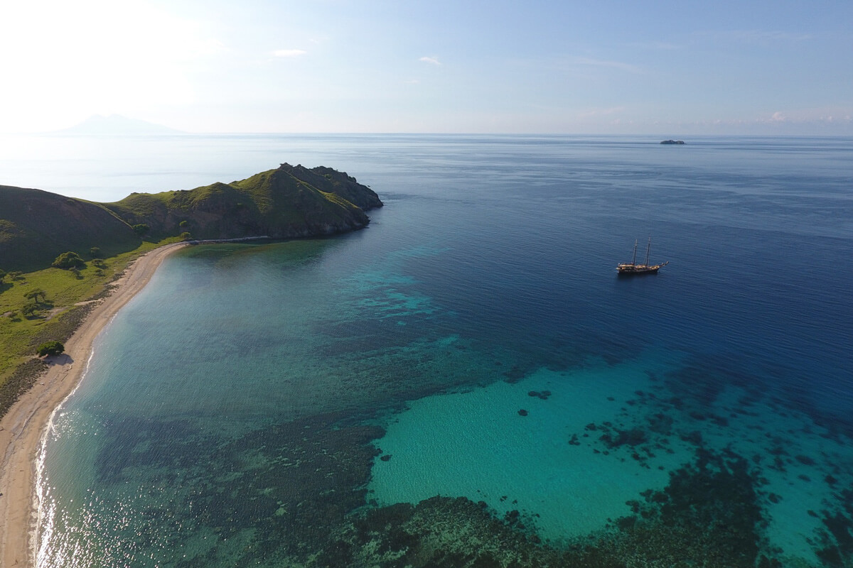 Adelaar Charters Cruising Indonesia