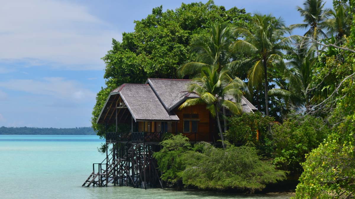 Accommodation at Nabucco Island near “The Pass”