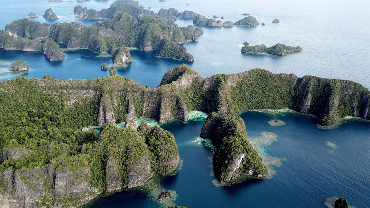 Dune Aurora private charters in Raja Ampat