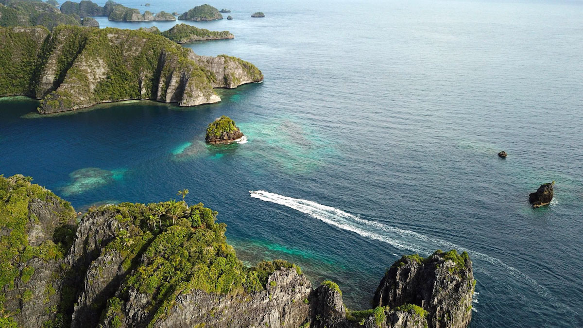 Dune Aurora private charters in Raja Ampat