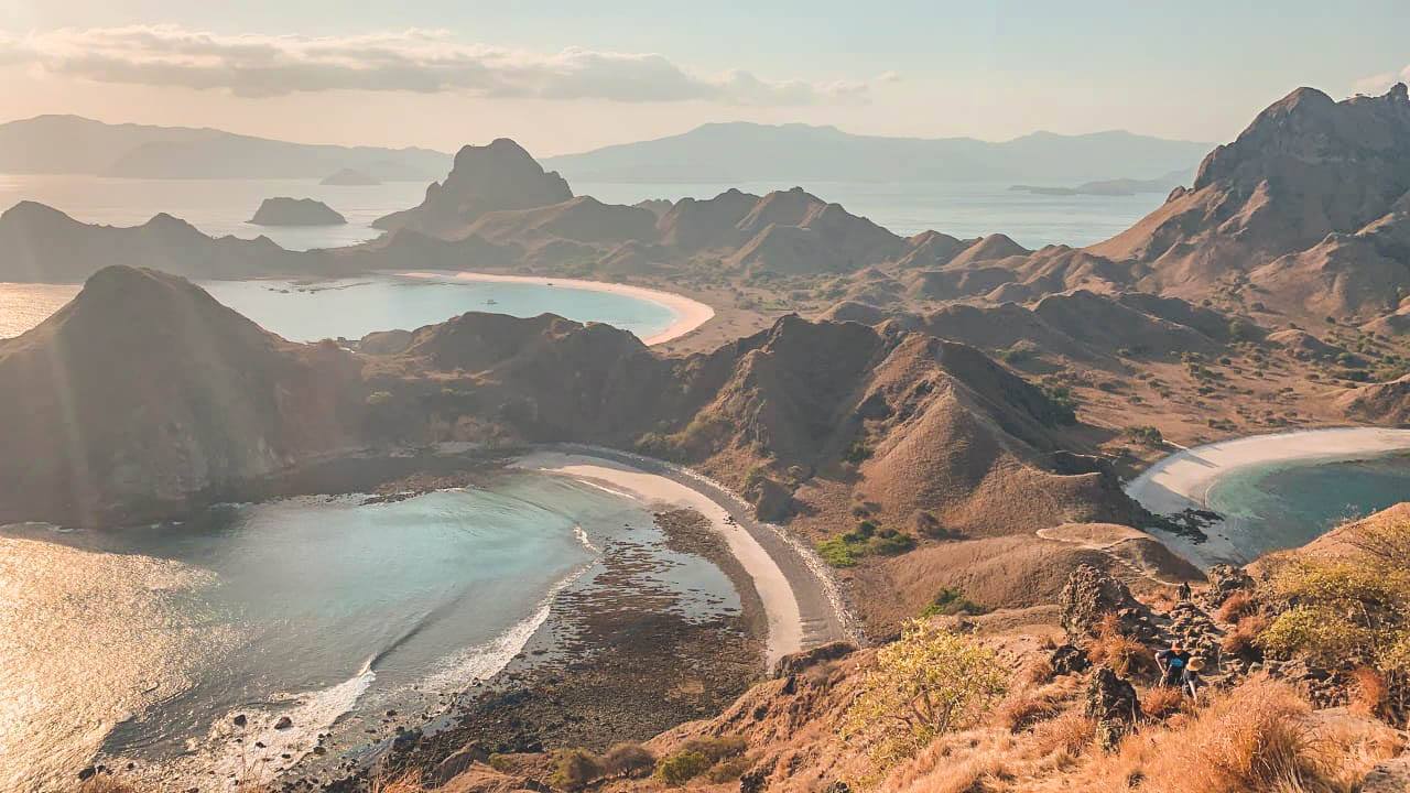 Dune Aurora private charters in Komodo