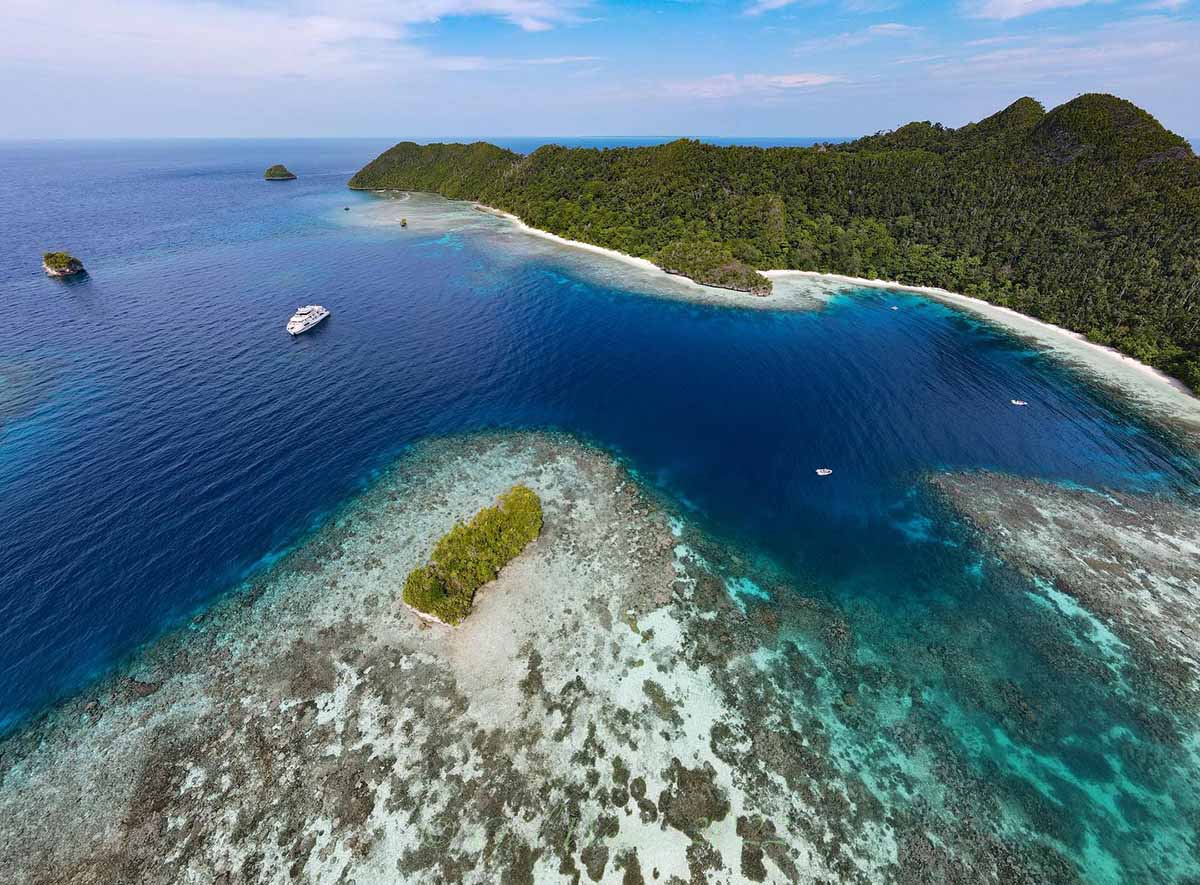 Gaia Love dive cruises in Raja Ampat