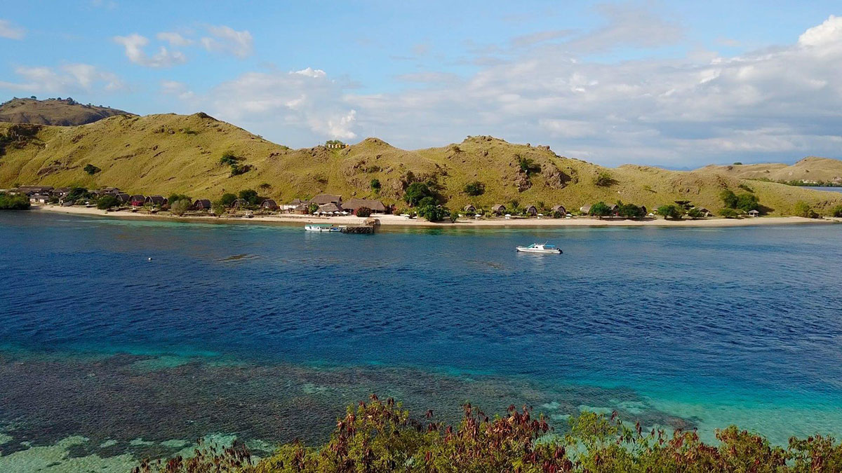 Atmosphere of Komodo Resort by day