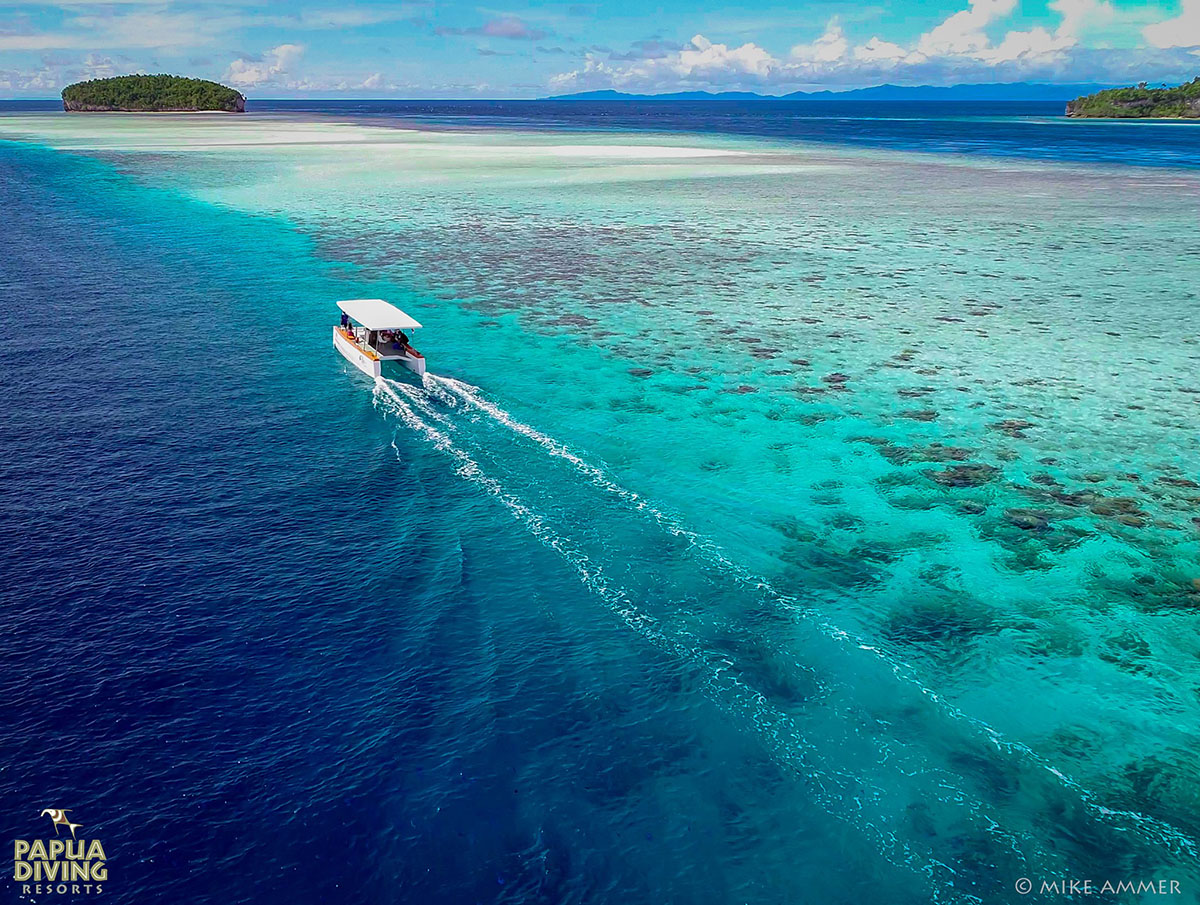 Dive boat of Kri Resort and Sorido Resort