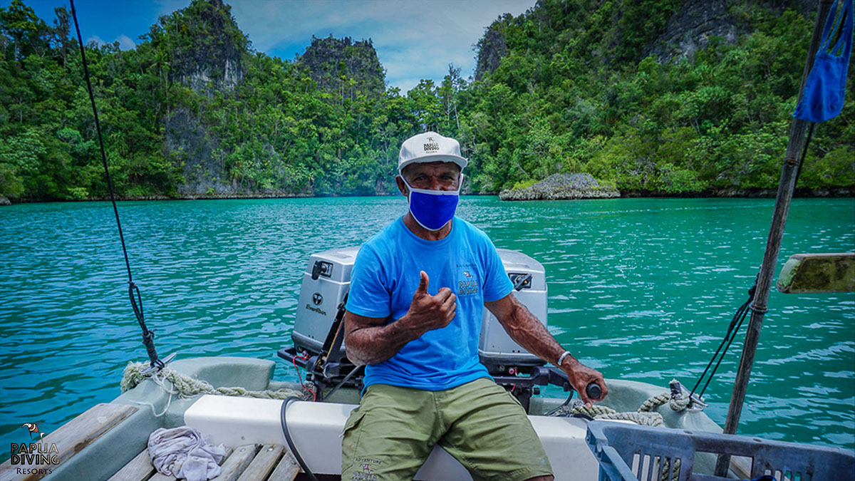 Kri Resort & Sorido Resort: dive boat