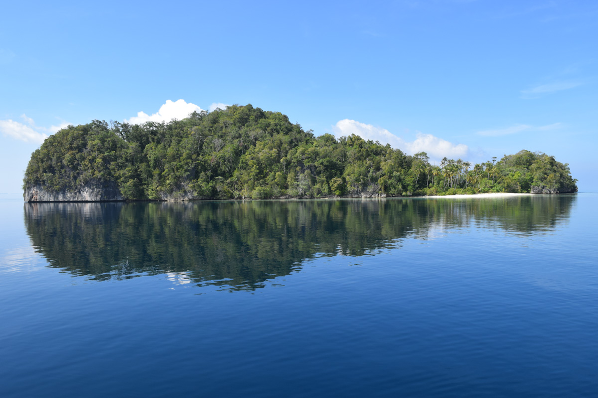 raja-ampat-103-quintessential-island-hopping.jpg