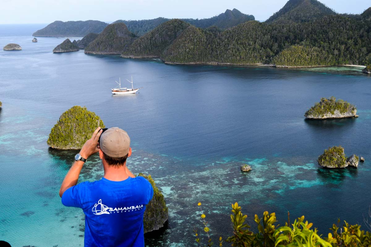 Dive cruises in Raja Ampat with Samambaia