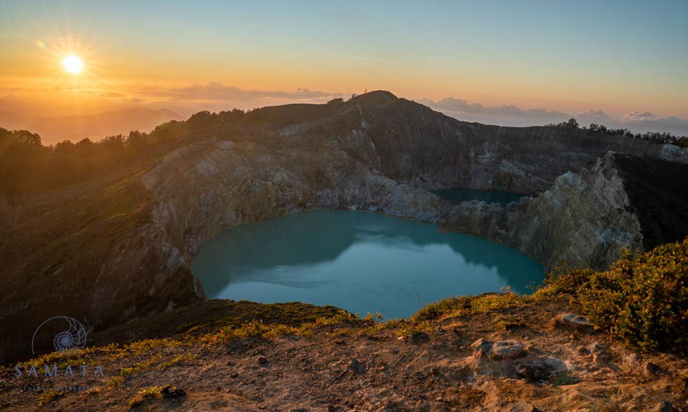 Kelimutu three color lake tour