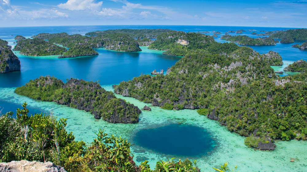 Samata luxury liveaboard in Raja Ampat