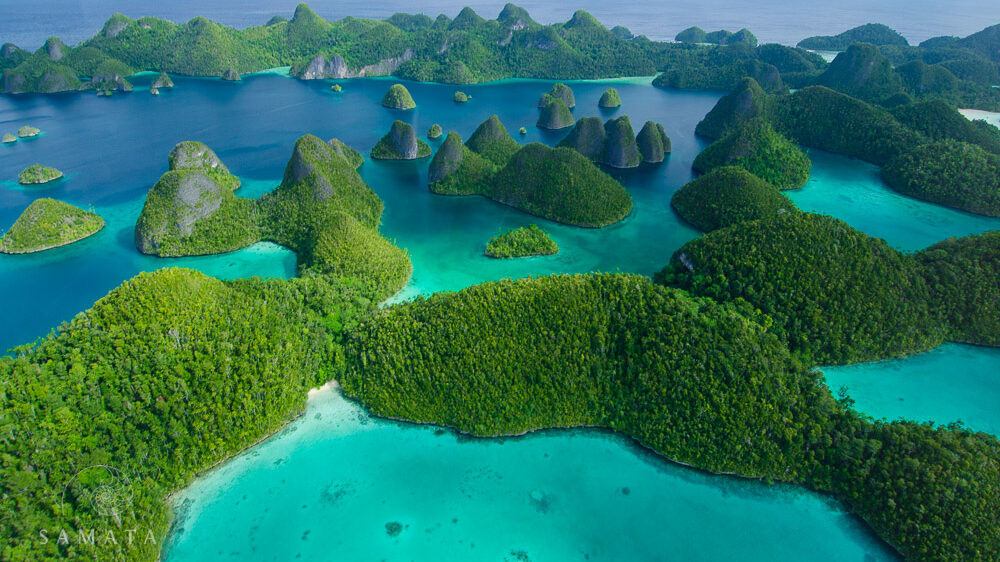 Samata luxury liveaboard in Padar Island, Komodo