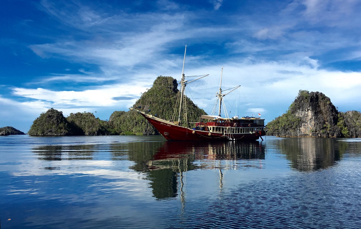 Cruising Indonesia with Seven Seas