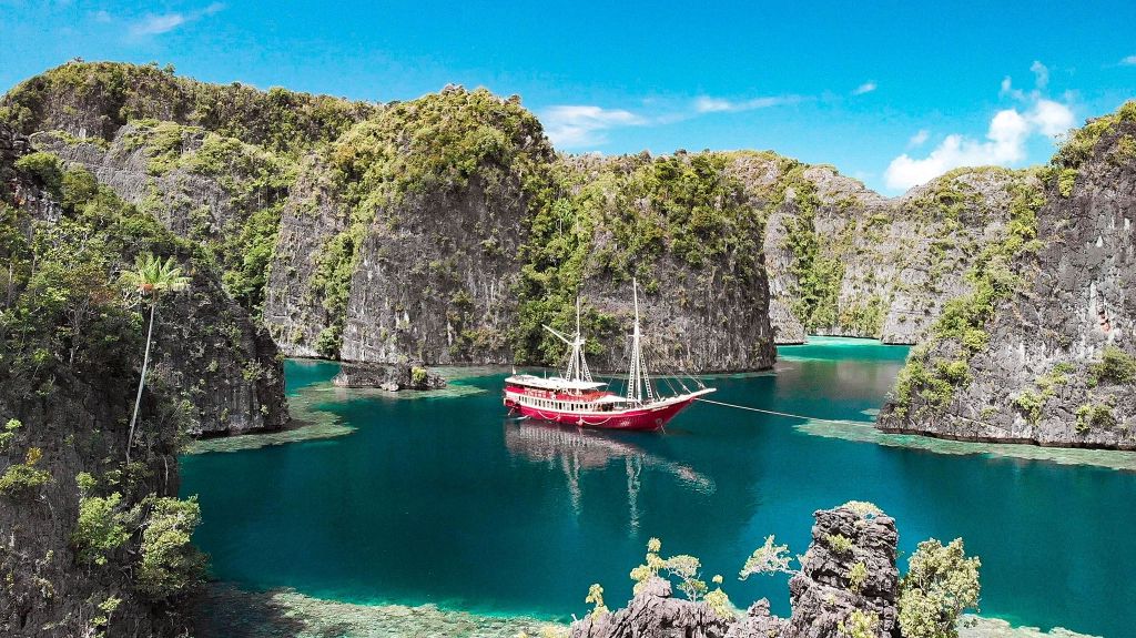 Dive cruises in Indonesia with Seven Seas 