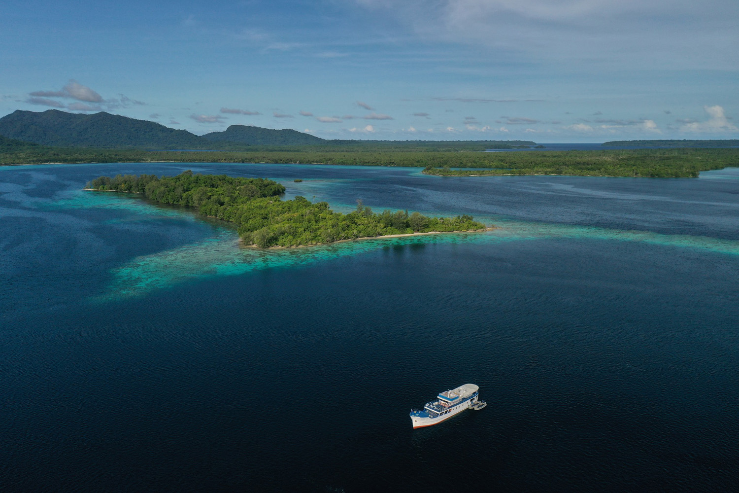 Bilikiki cruising and diving Solomon Islands 