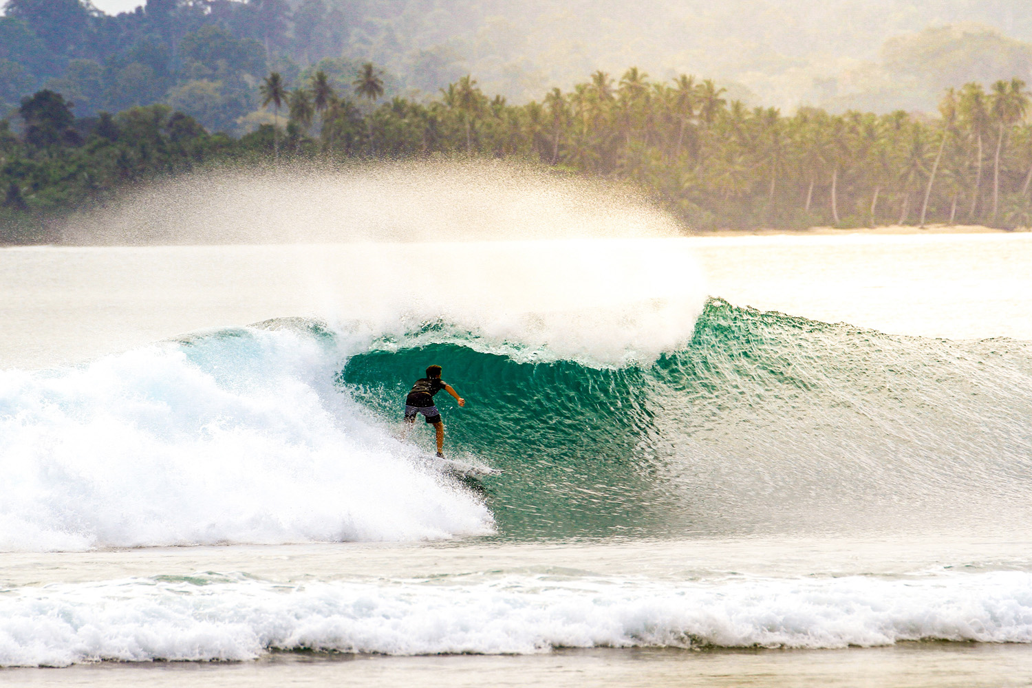 Surf cruises and tours in Sumatra
