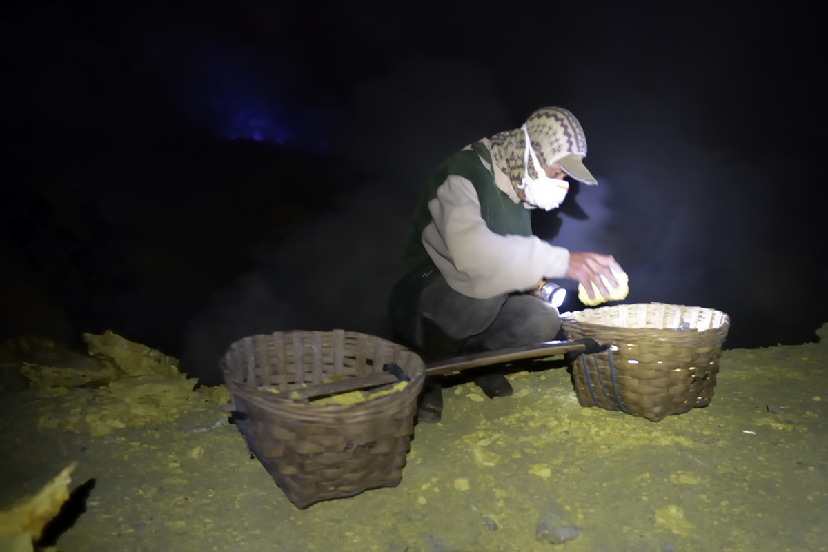 An Ijen's stoneman carry loads of 80-100 kg on the shoulders