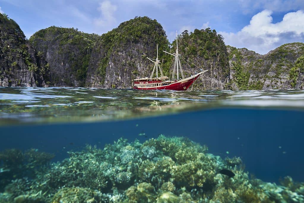 Seven Seas liveaboard in Triton Bay