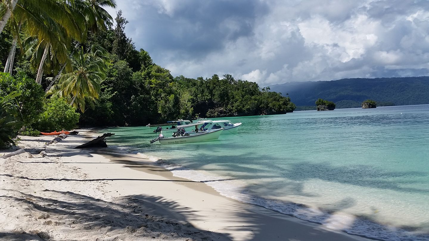 Speedboat of Triton Bay Divers